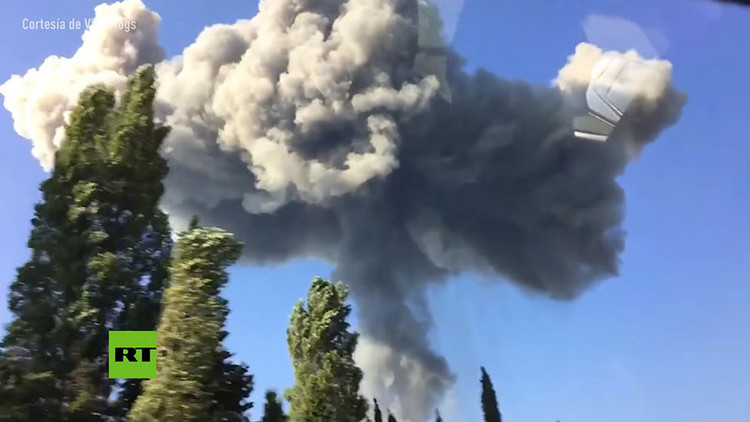 VIDEO: Mueren dos personas por la explosión de un depósito de municiones en Abjasia