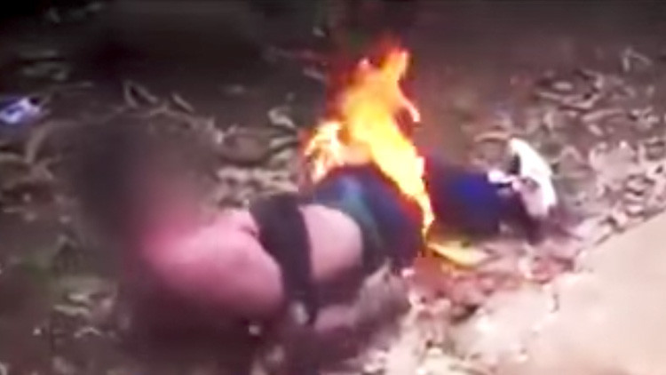 FUERTE VIDEO: Ciudadanos prenden fuego a un presunto sicario en una comunidad de Guatemala