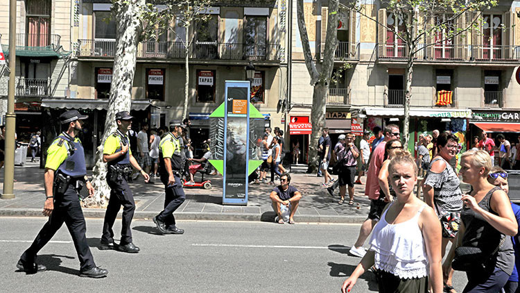 Barcelona aumentará la presencia policial y pondrá obstáculos para vehículos en zonas peatonales