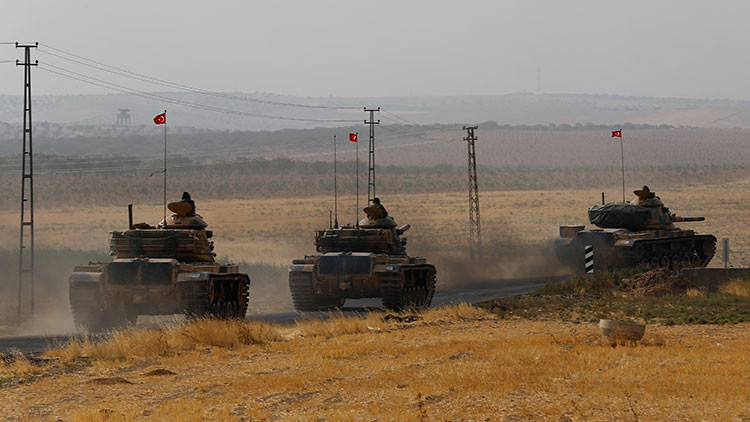Turquía incrementa su presencia militar cerca de las fronteras con Siria