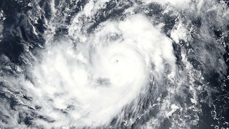 La tormenta Irma se convierte en un "poderoso huracan" y avanza hacia el Caribe