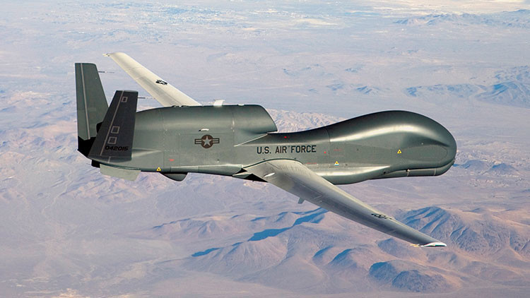 Irán 'espanta' a un dron espía estadounidense RQ-4 Global Hawk