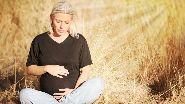 Estudio: El uso del celular durante el embarazo no afecta al neurodesarrollo del bebé