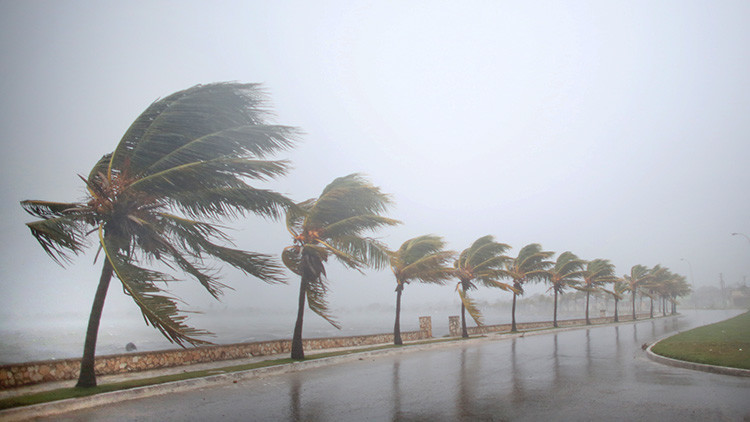 Irma llega a Cuba como huracán de quinta categoría