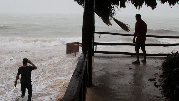 El huracán María deja al menos 15 muertos y 20 desaparecidos a su paso por Dominica