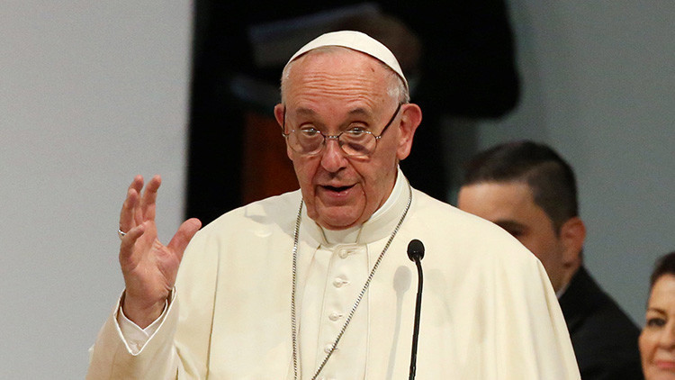 Teólogos conservadores acusan al papa Francisco de propagar la herejía