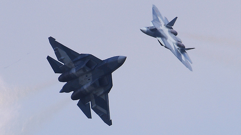 Revelan cómo sería la batalla del siglo entre los cazas de quinta generación F-22 y Su-57