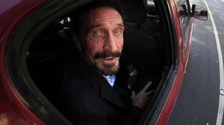 John McAfee explica por qué los gobiernos tienen miedo del bitcóin
