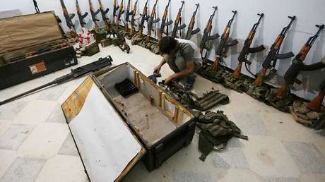 Siria halla modernas armas de la OTAN en un arsenal capturado del EI (VIDEO)