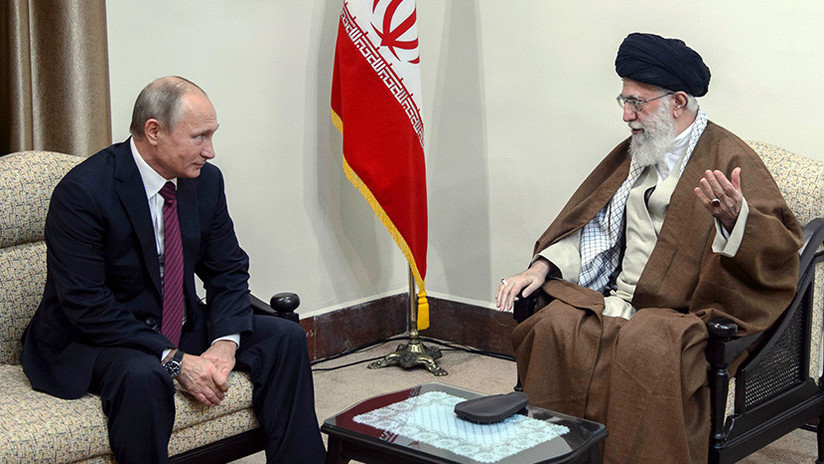 El líder supremo iraní sugiere a Putin un método para aislar a EE.UU.
