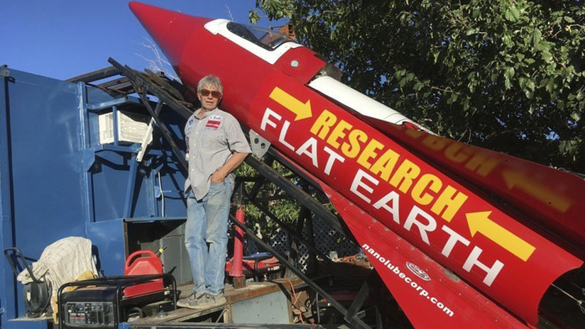 "No creo en la ciencia": Un inventor volará al espacio en su propio cohete para ver la Tierra plana