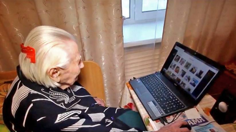 La 'abuelita hacker', una rusa de 101 años que navega por Internet porque responde a "todo"