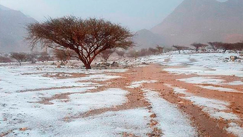 VIDEOS: Una inusual granizada convierte al desierto de Emiratos Árabes Unidos en un campo blanco