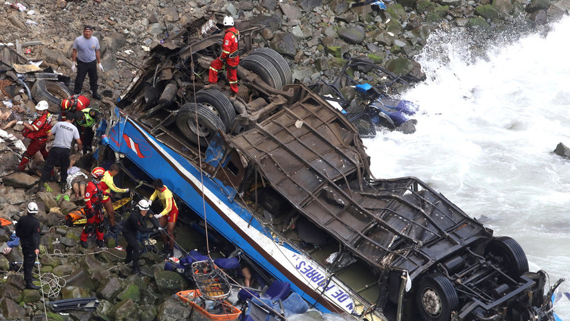 Perú: Bus cae al abismo en el Serpentín Pasamayo y deja al menos 51 muertos (VIDEO)