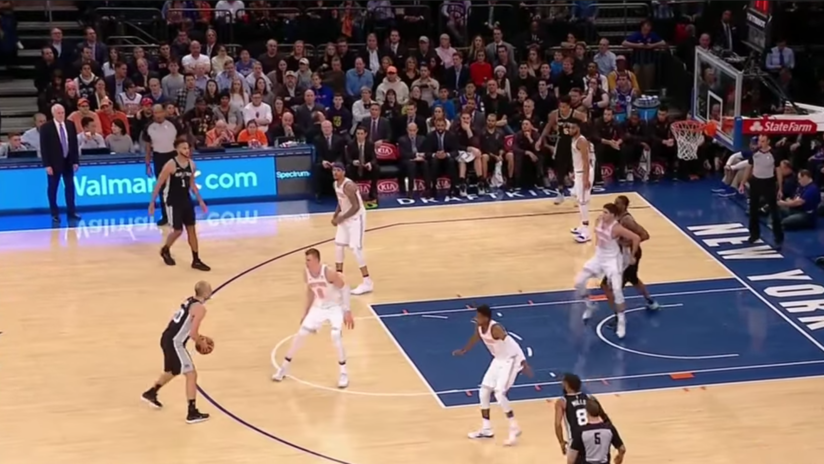 VIDEO VIRAL: Un jugador de la NBA anota accidentalmente un triple y los árbitros ni lo ven