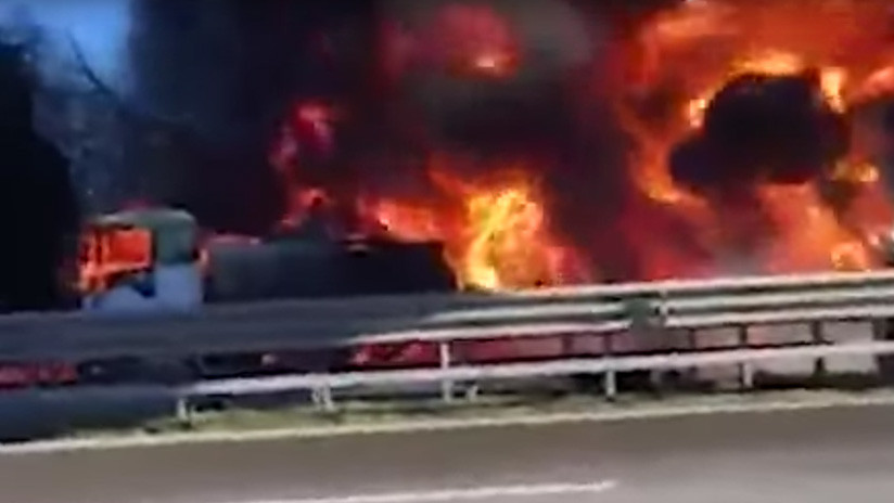 La explosión de un camión cisterna en una carretera mata a una familia entera en Italia (VIDEOS)