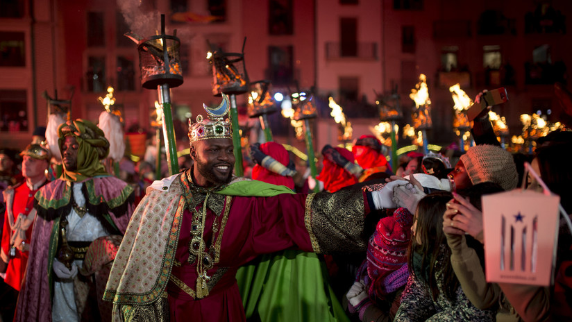 Ya vienen los Reyes Magos cargados de regalos... y con alguna polémica en España