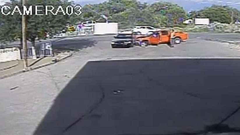 Video: Exculpan a un policía que acribilló a un hombre que chocó contra su patrullero