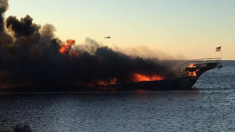 VIDEO: Se incendia un barco casino con 50 pasajeros a bordo en la costa de Florida