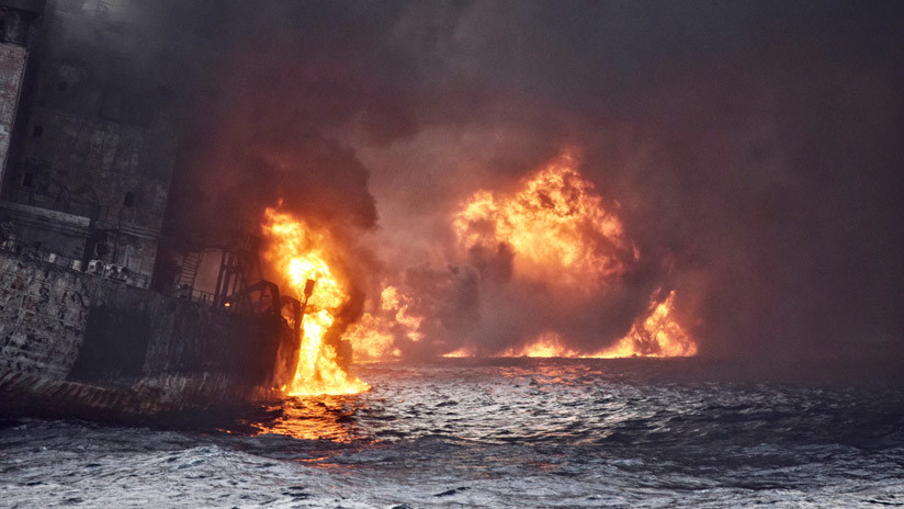 VIDEO SINIESTRO: El derrame del petrolero iraní se extiende por el mar de la China Oriental