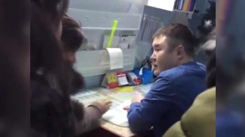 VIDEO: Un médico agrede a una paciente en Rusia