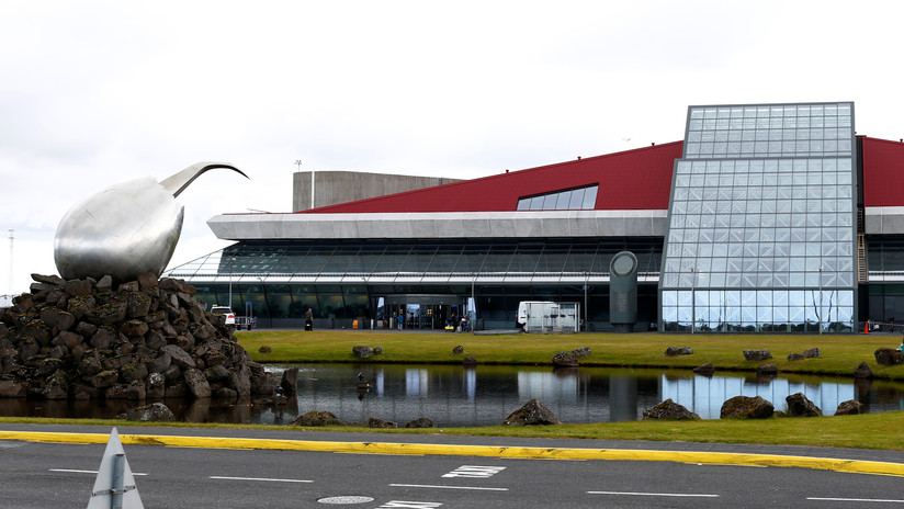 8 pantalones y 10 camisas: niegan 2 veces el embarque a un turista en un aeropuerto islandés