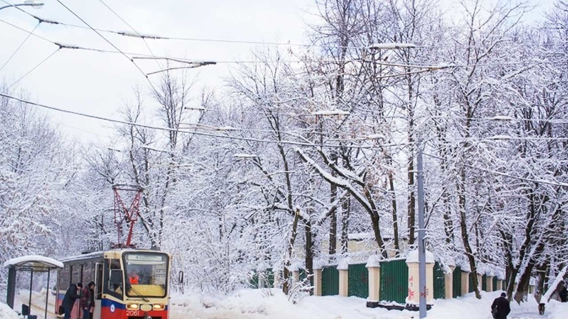 Calles blancas y esculturas de hielo: los rusos disfrutan de los contrastes del invierno moscovita