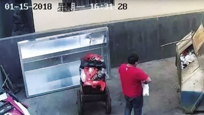 VIDEO: Cámaras de seguridad graban a un hombre tirando a su bebé a un contenedor de basura