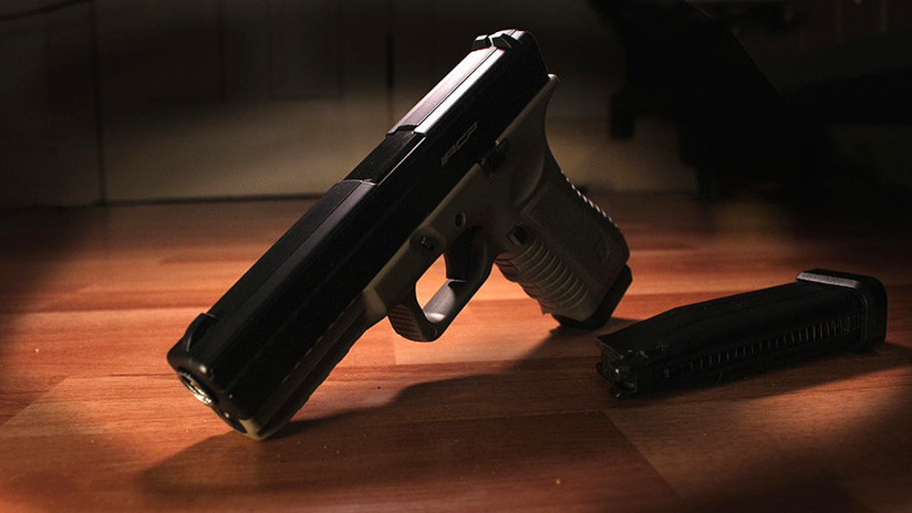 Un padre decepcionado con el sistema educativo en EE.UU. decide 'recurrir a las armas'