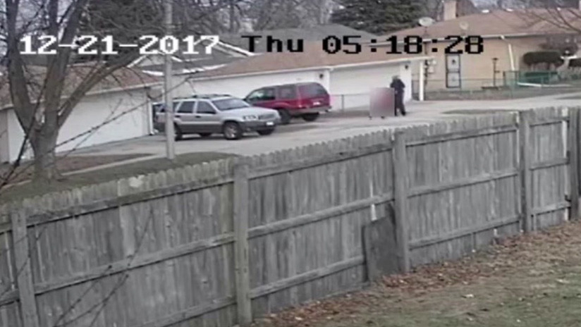 Secuestran a una adolescente ante una cámara de vigilancia (VIDEO)