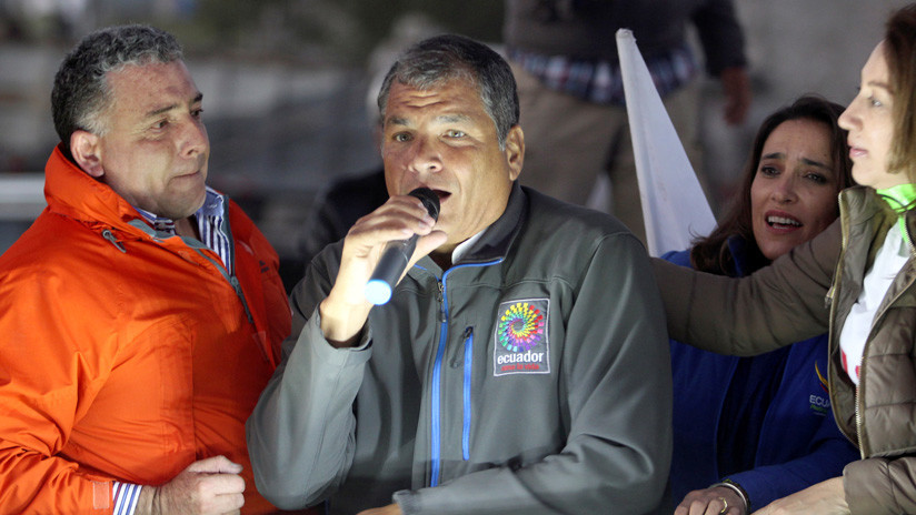 Ecuador: El expresidente Correa es asediado en una emisora de radio por una turba violenta