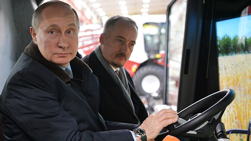 VIDEO: "Yo podría trabajar como operador de cosechadoras", bromea Putin