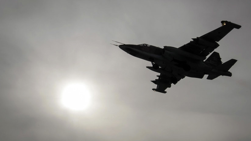 VIDEO: Avión ruso Su-25 evade el fuego de extremistas en Siria