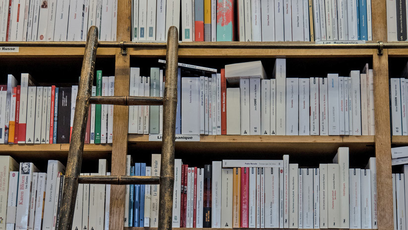 Quito retira una biblioteca de calle por "mal uso del espacio público"