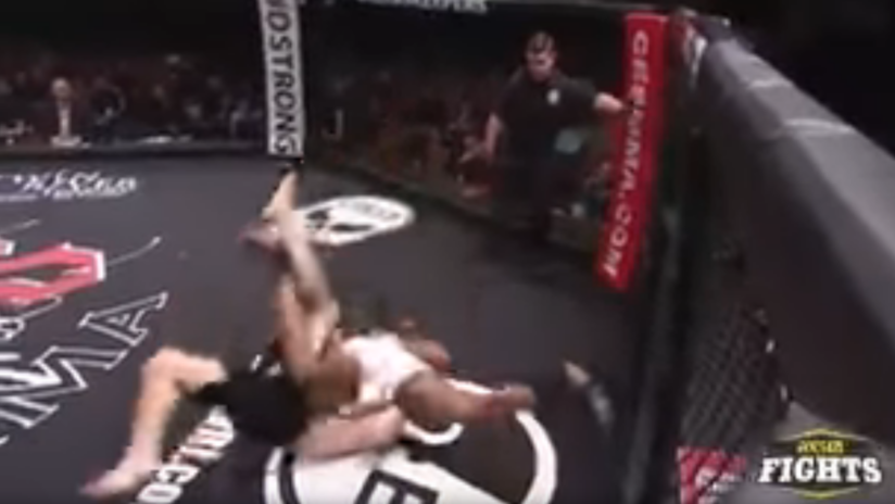 VIDEO: Un luchador de MMA se noquea a sí mismo