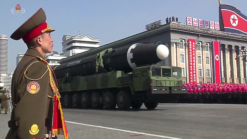 VIDEO, FOTO: Pionyang muestra por primera vez un nuevo tipo de misil balístico intercontinental