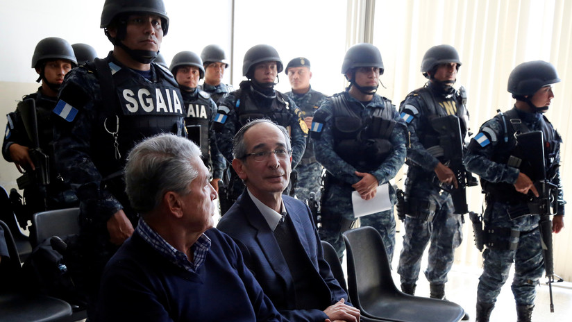 Tribunal de Guatemala ordena el arresto del expresidente Colom y nueve exmiembros de su gobierno