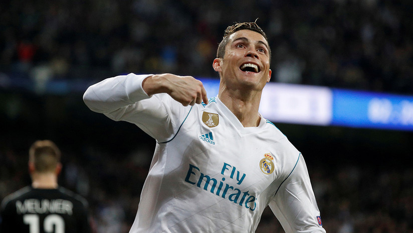 "Truco de locos": el balón se levanta sobre el césped antes de un golpeo de Ronaldo
