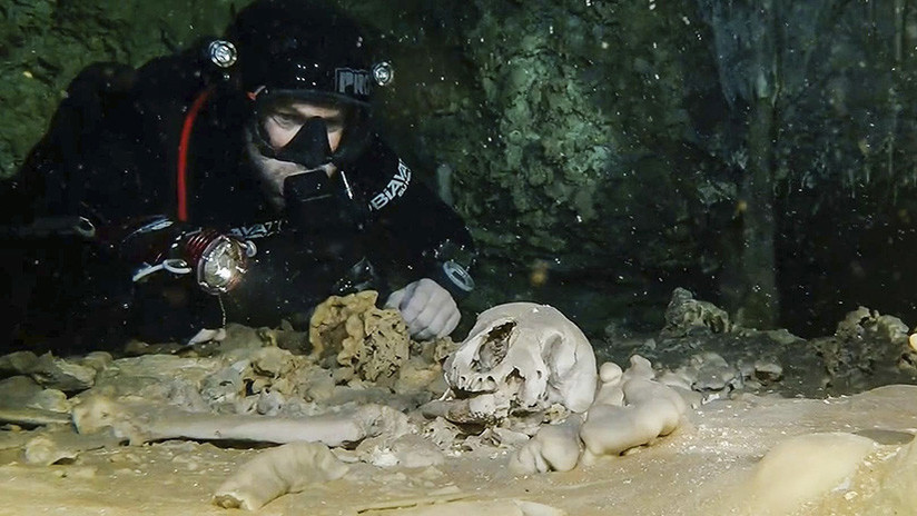 México: encuentran esqueleto humano de miles de años en el cenote mas grande del mundo
