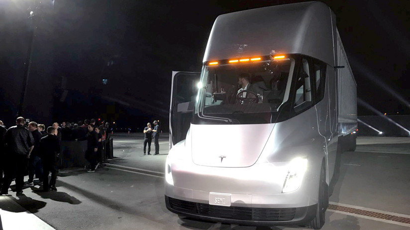 Con 1.302 caballos de fuerza: Así acelera un camión eléctrico de Tesla (VIDEO)
