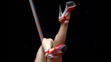 China lucha contra la costumbre de contratar bailarinas de estriptis para funerales