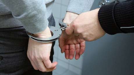 Se degüella en plena audiencia judicial un padre pedófilo que abusó sexualmente de su hija