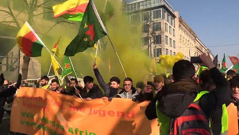 VIDEO: Choques entre la Policía alemana y manifestantes contra la operación turca en Afrín