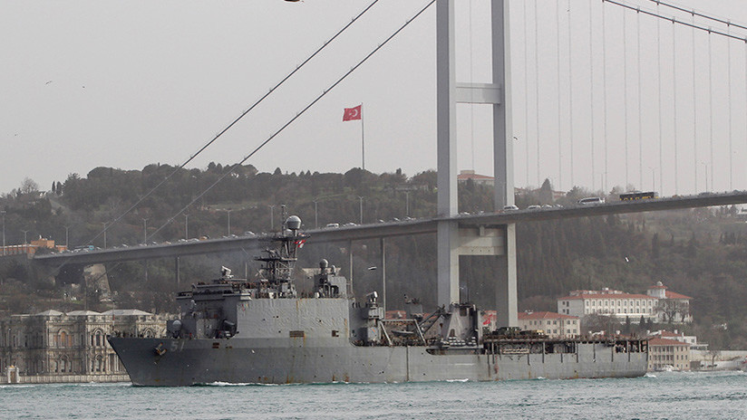 Un buque militar de EE.UU. con infantes de Marina entra en el mar Negro