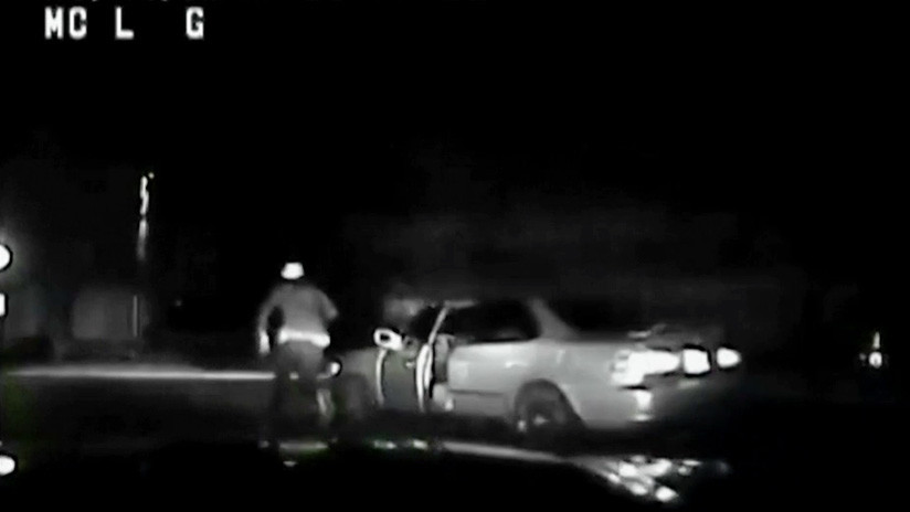 VIDEO: Un conductor ebrio se 'autoatropella' mientras escapa de la Policía