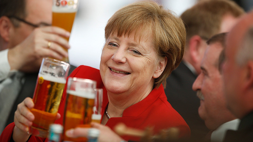 Putin cuenta que Merkel le regala cerveza de vez en cuando