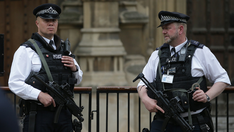 Investigan paquete sospechoso cerca del Parlamento británico horas después de un incidente similar