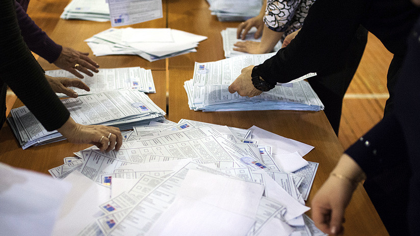 Cierran los colegios electorales al término de las elecciones presidenciales en Rusia