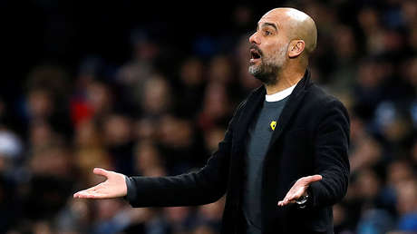 Multan a Pep Guardiola por llevar un lazo amarillo en apoyo a los políticos catalanes encarcelados