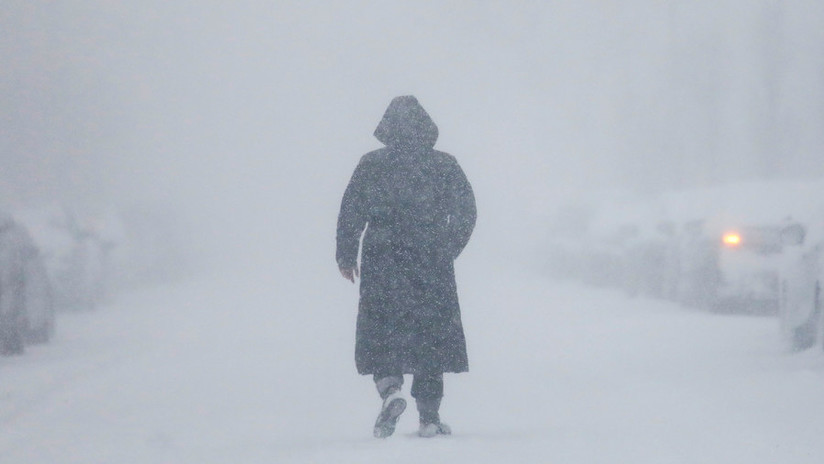 VIDEO, FOTOS: Una tormenta "histórica" de nieve se cobra la vida de al menos 3 personas en EE.UU.